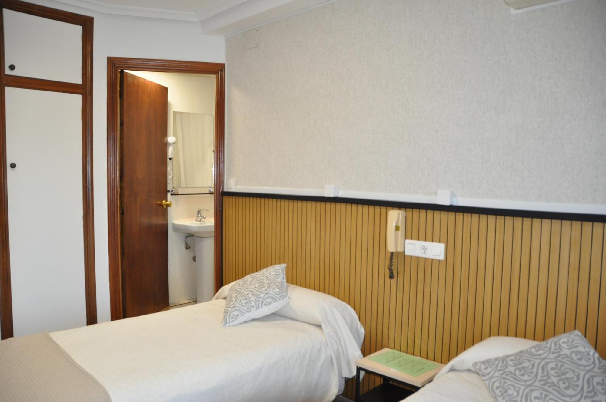Hostal Ramon Y Cajal Valladolid Ngoại thất bức ảnh