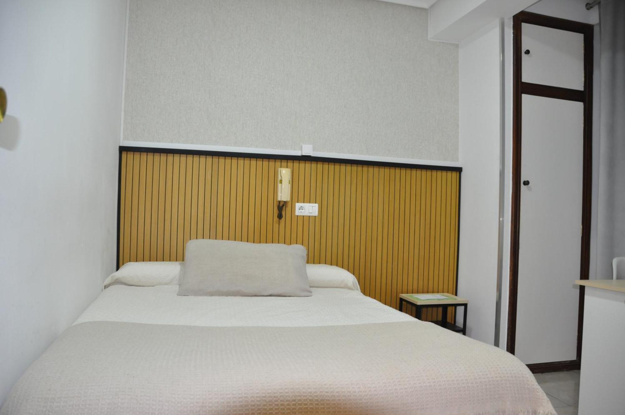 Hostal Ramon Y Cajal Valladolid Ngoại thất bức ảnh