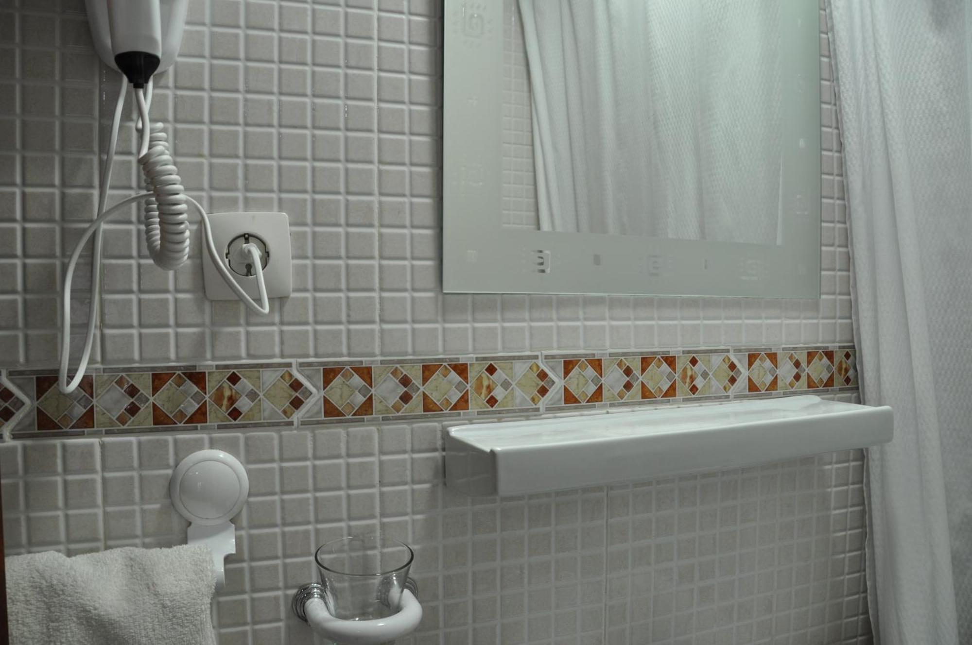 Hostal Ramon Y Cajal Valladolid Ngoại thất bức ảnh
