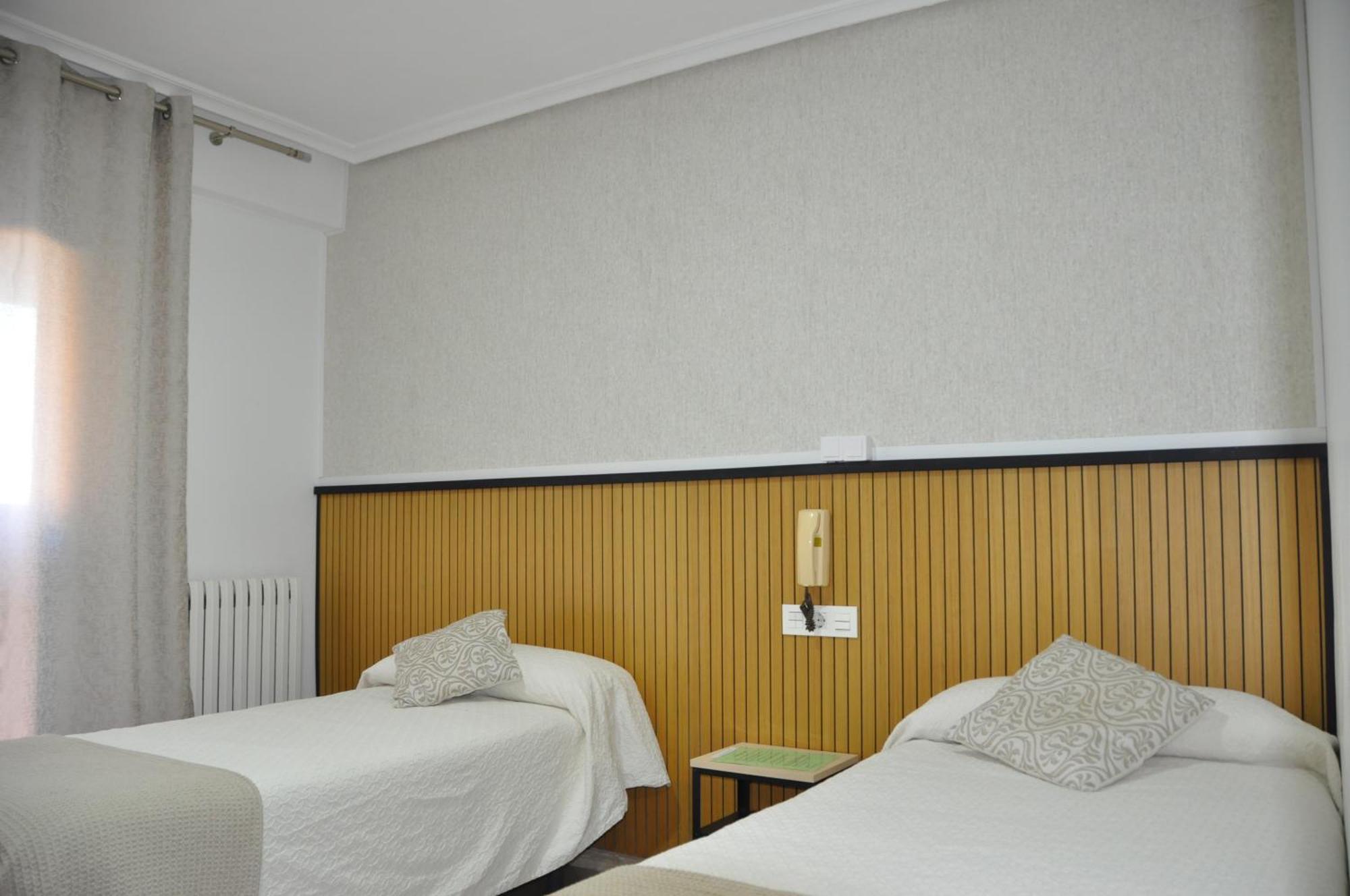 Hostal Ramon Y Cajal Valladolid Ngoại thất bức ảnh