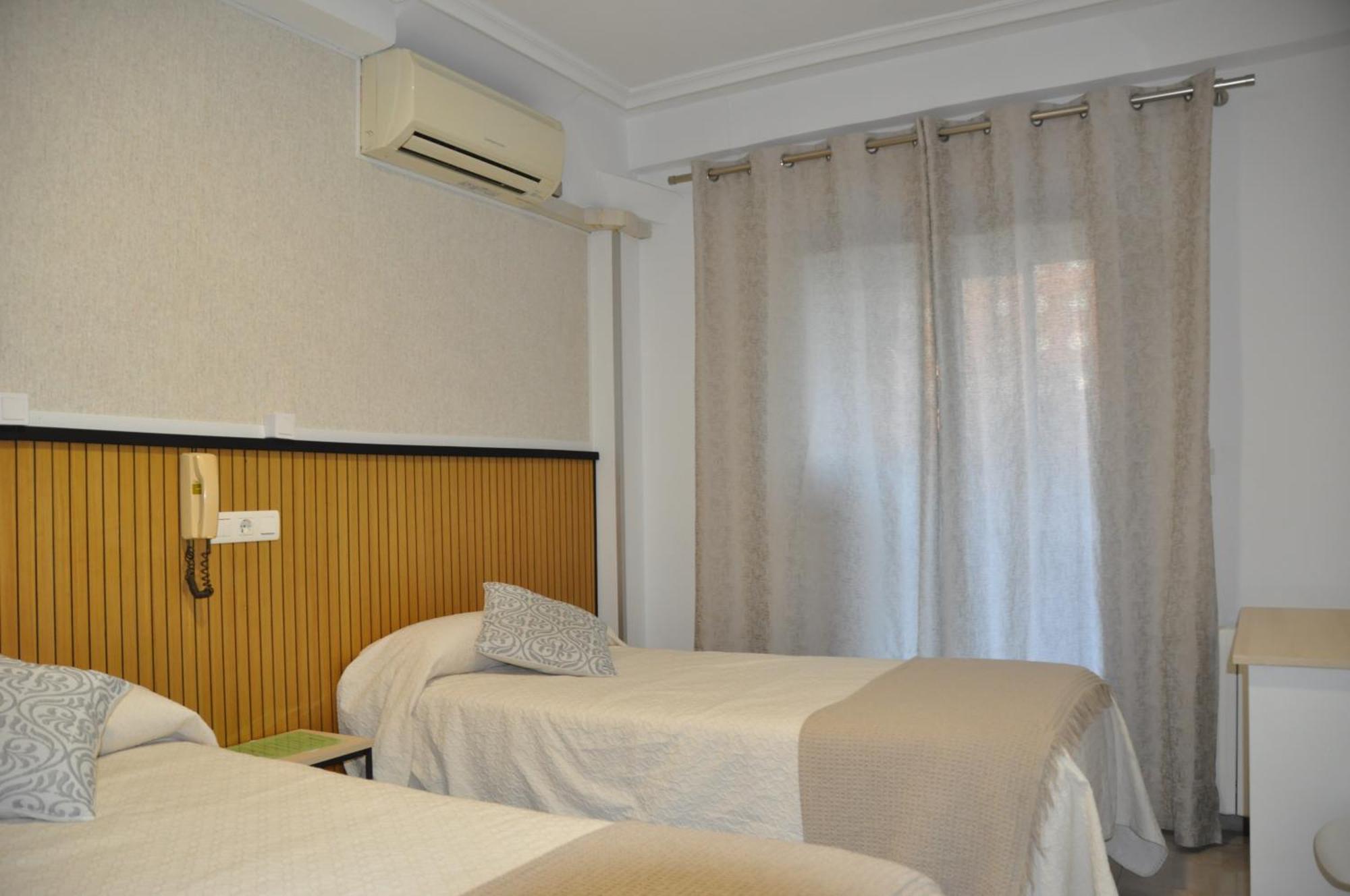 Hostal Ramon Y Cajal Valladolid Ngoại thất bức ảnh