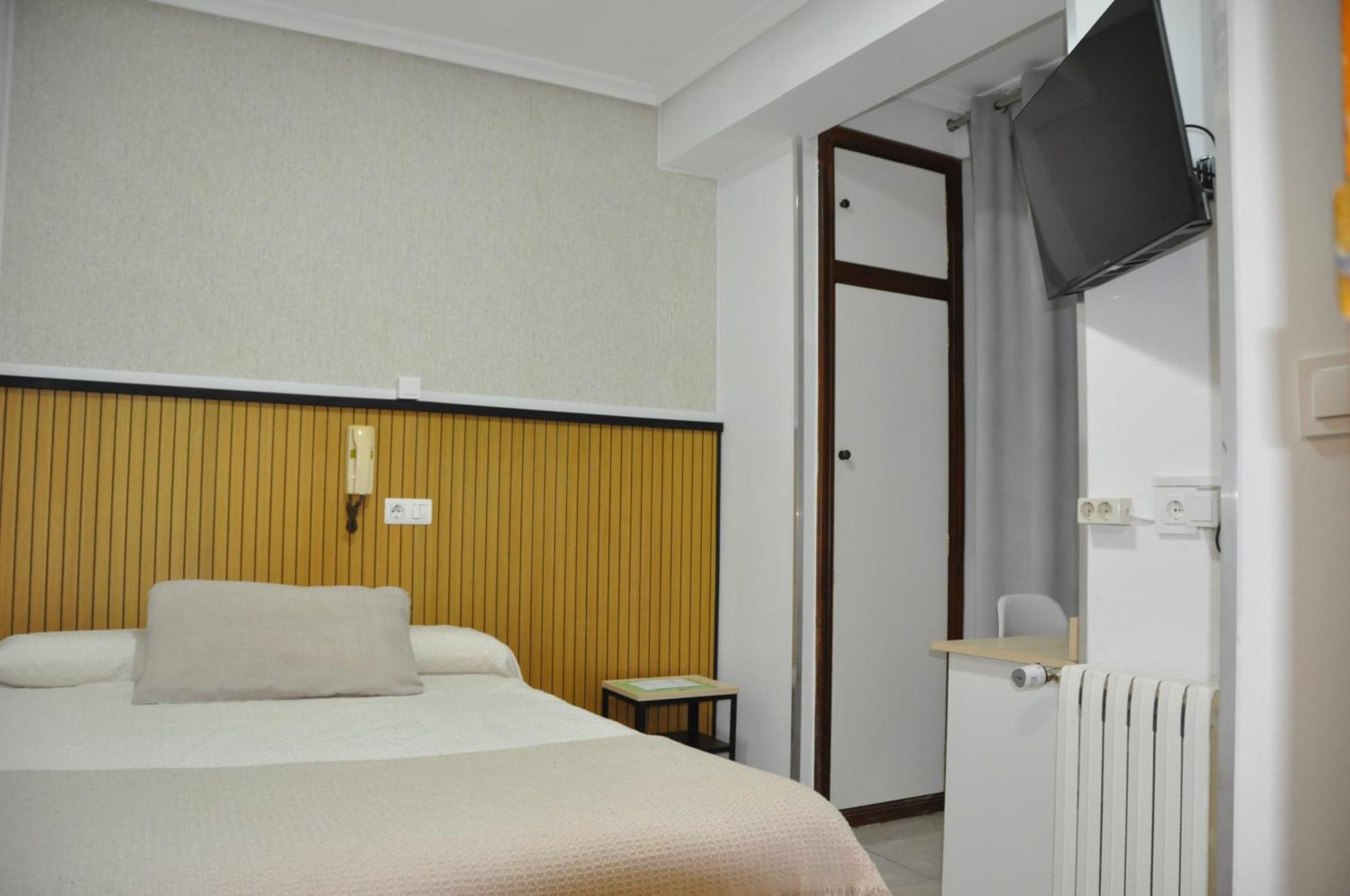 Hostal Ramon Y Cajal Valladolid Ngoại thất bức ảnh