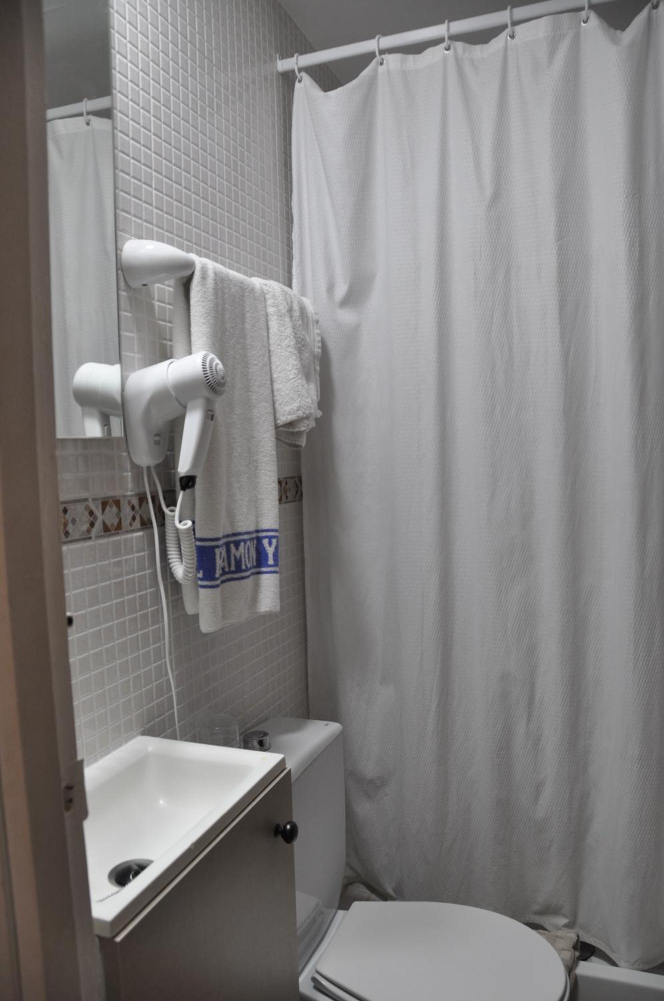Hostal Ramon Y Cajal Valladolid Ngoại thất bức ảnh