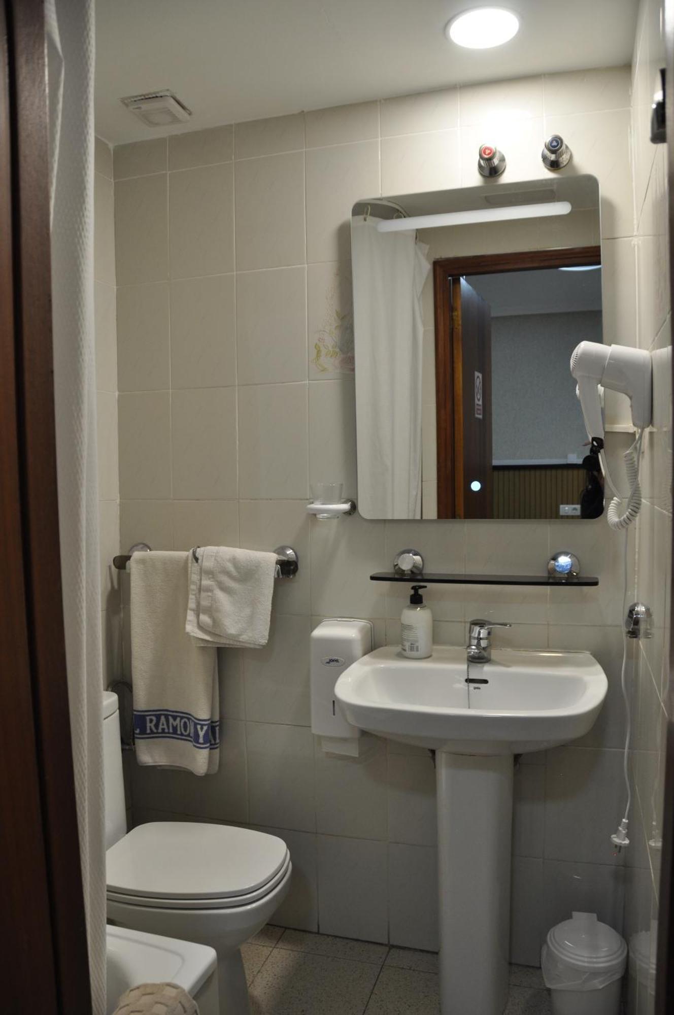 Hostal Ramon Y Cajal Valladolid Ngoại thất bức ảnh